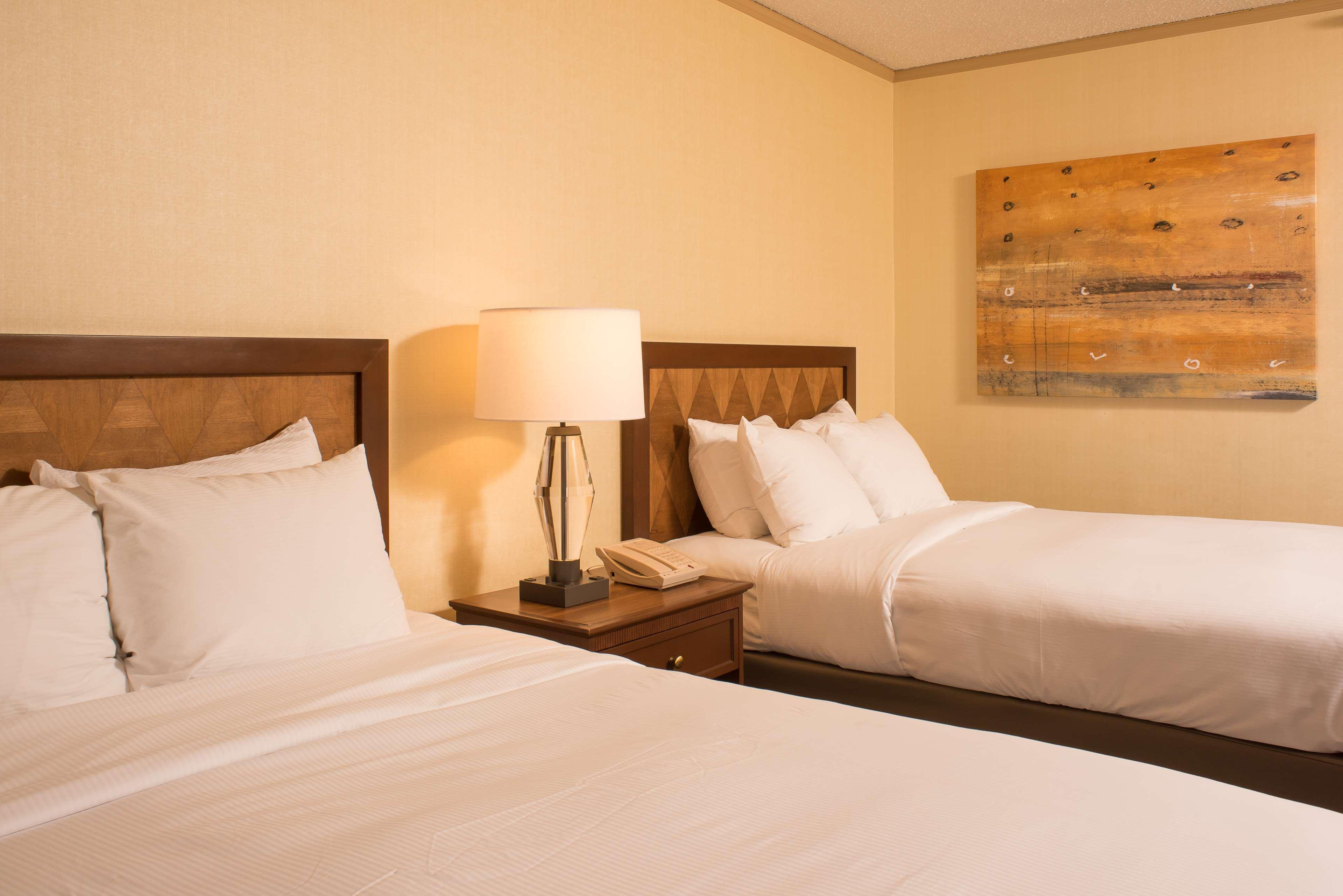 Doubletree By Hilton Tulsa At Warren Place Екстериор снимка