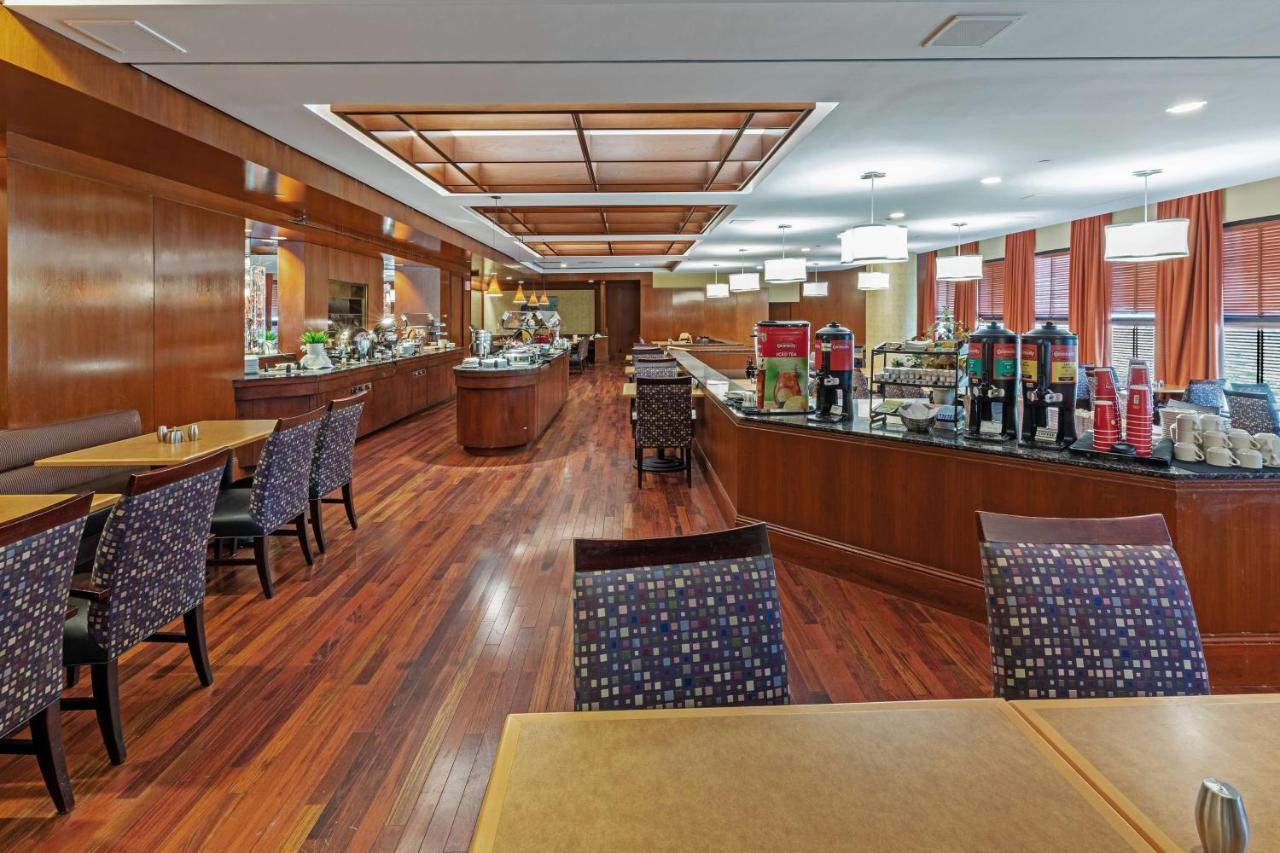 Doubletree By Hilton Tulsa At Warren Place Екстериор снимка