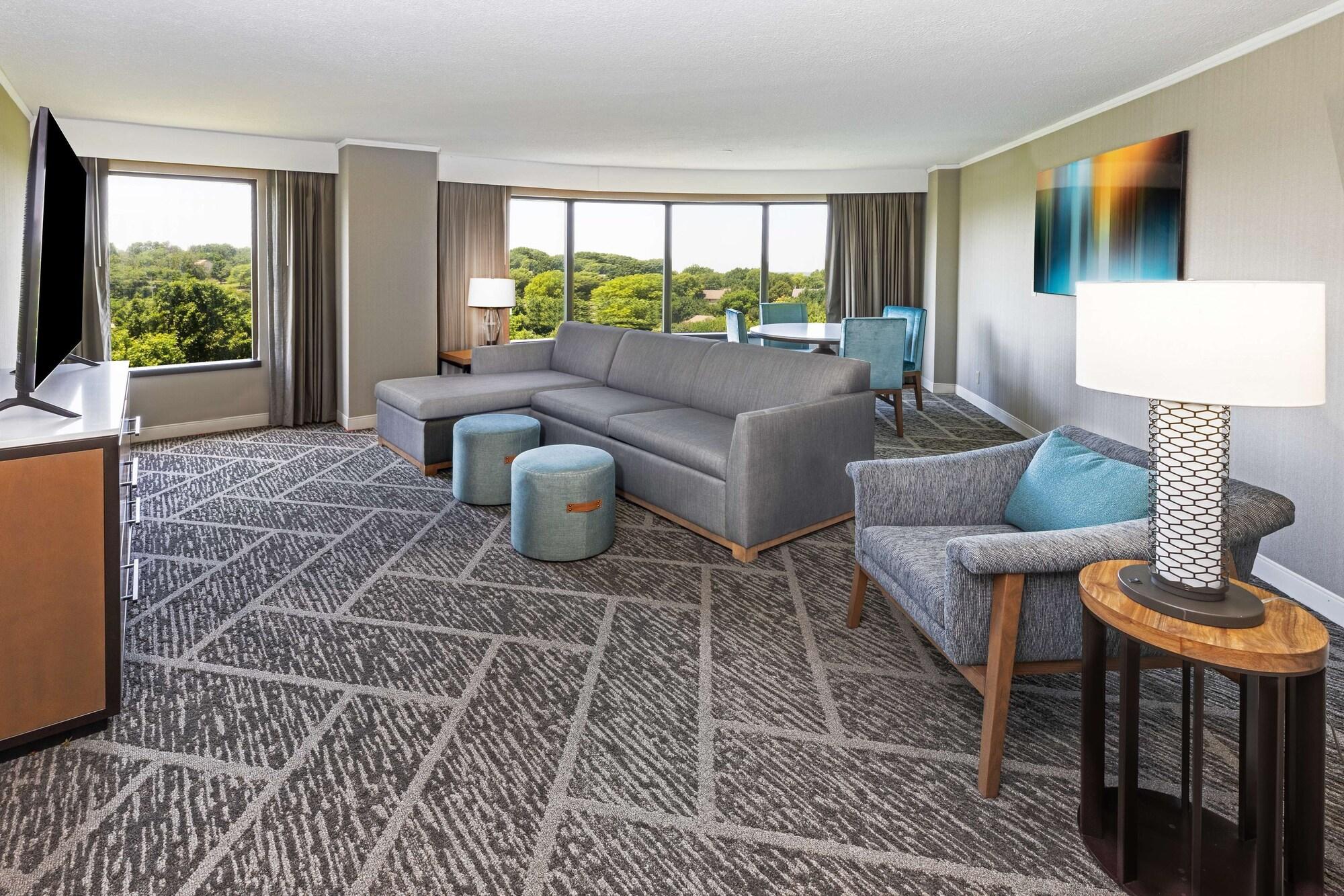 Doubletree By Hilton Tulsa At Warren Place Екстериор снимка