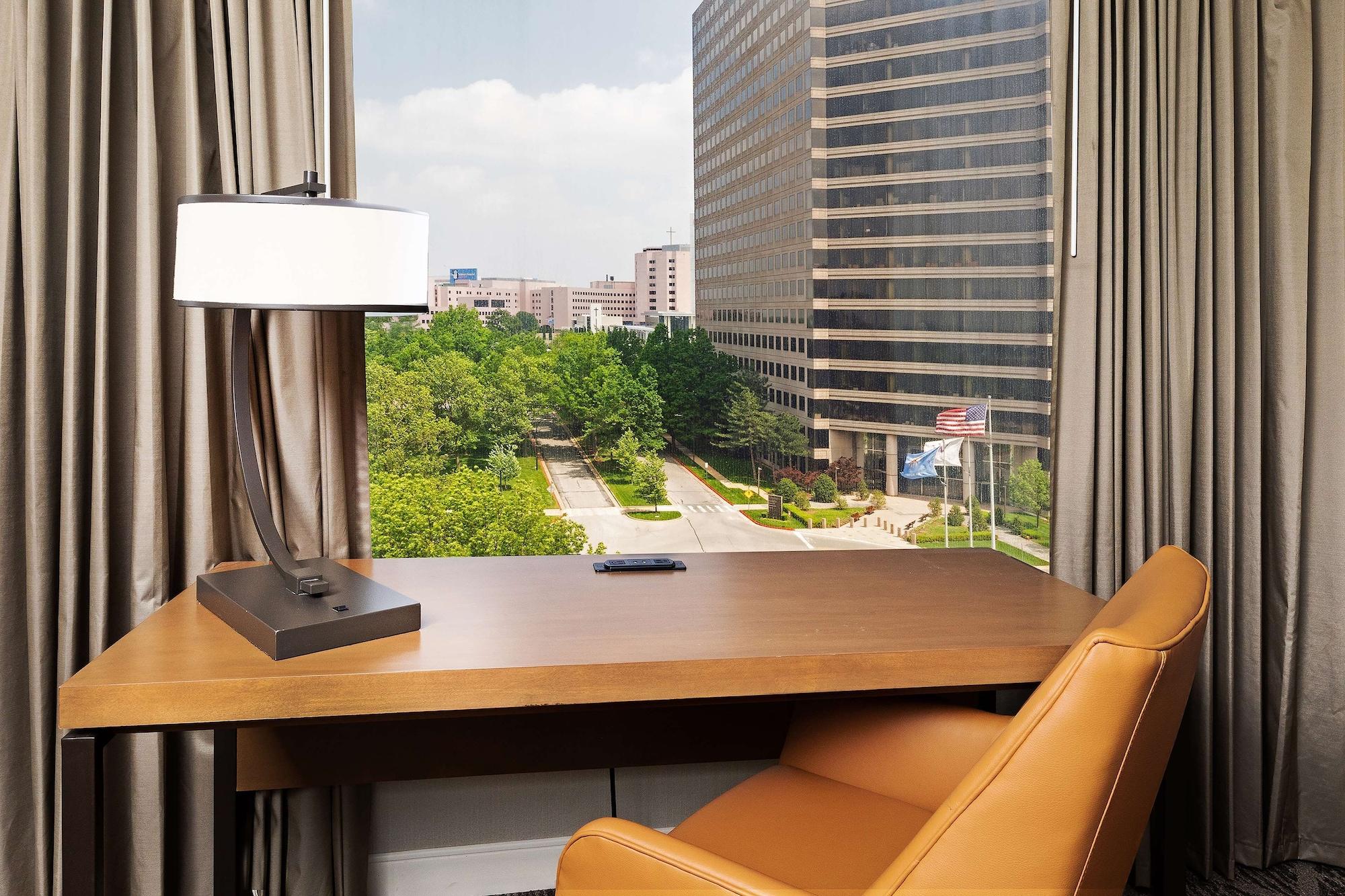 Doubletree By Hilton Tulsa At Warren Place Екстериор снимка