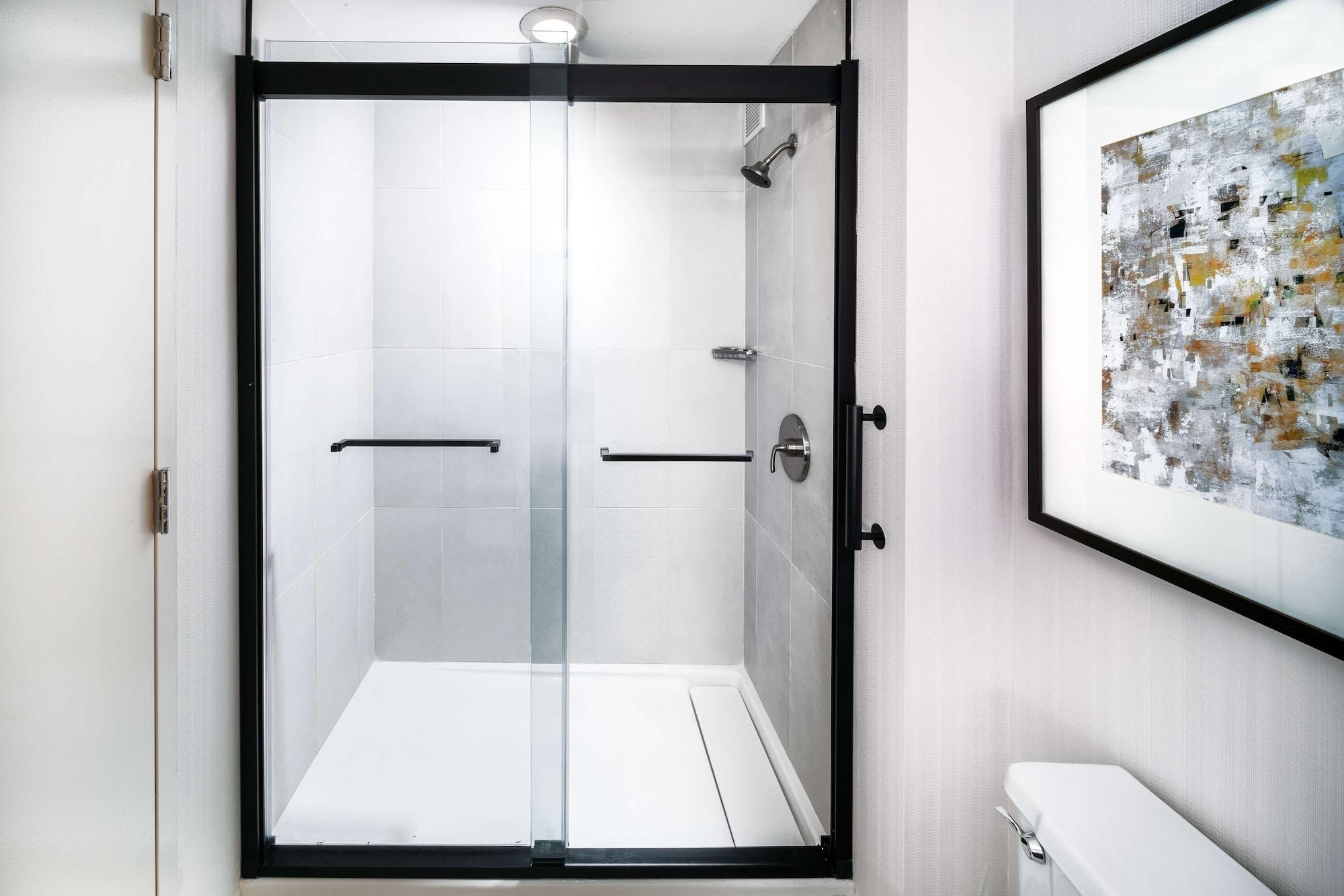 Doubletree By Hilton Tulsa At Warren Place Екстериор снимка
