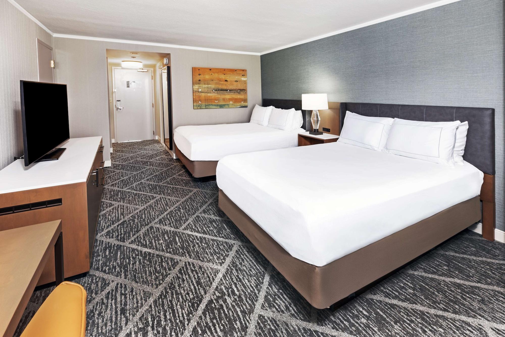 Doubletree By Hilton Tulsa At Warren Place Екстериор снимка