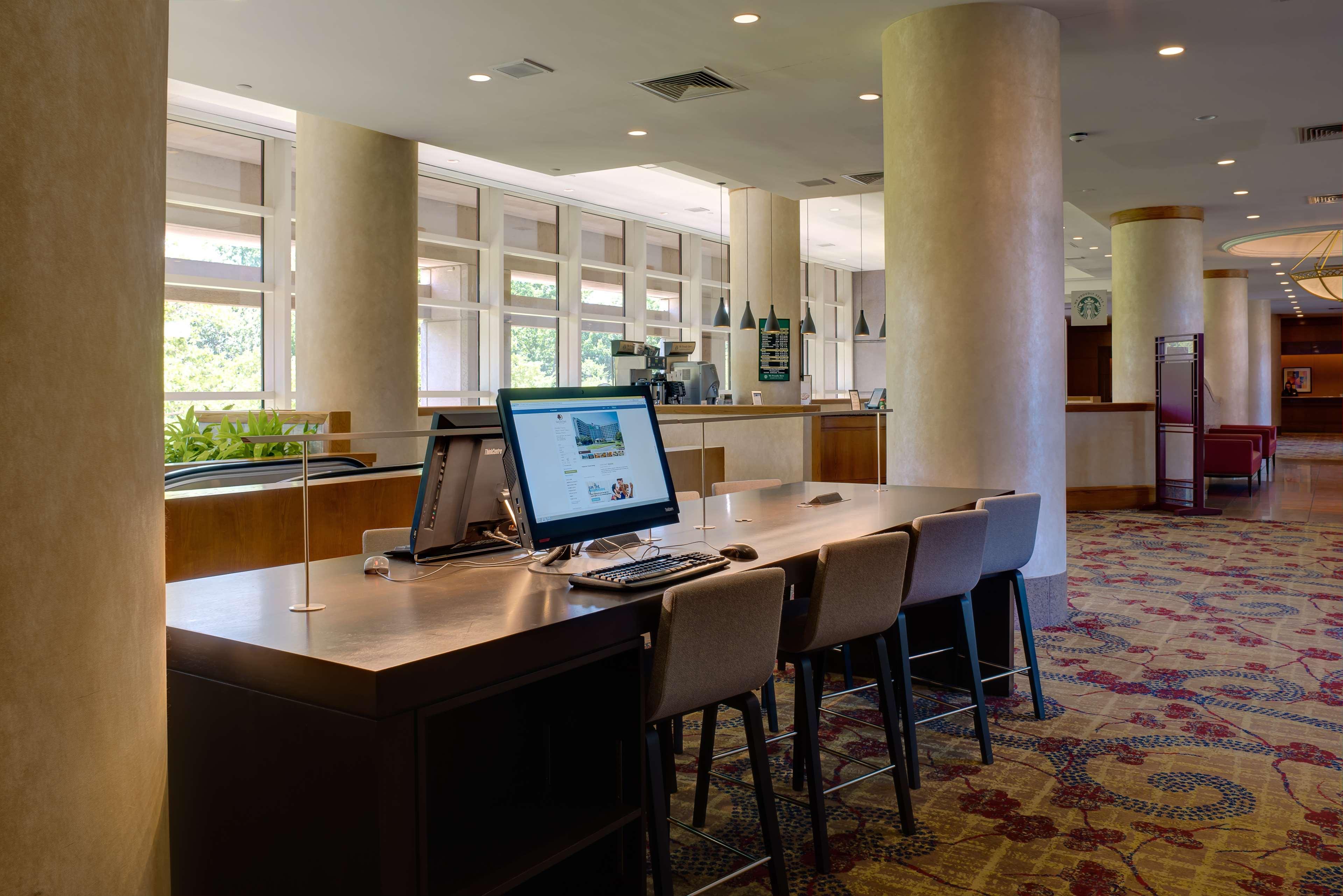 Doubletree By Hilton Tulsa At Warren Place Екстериор снимка