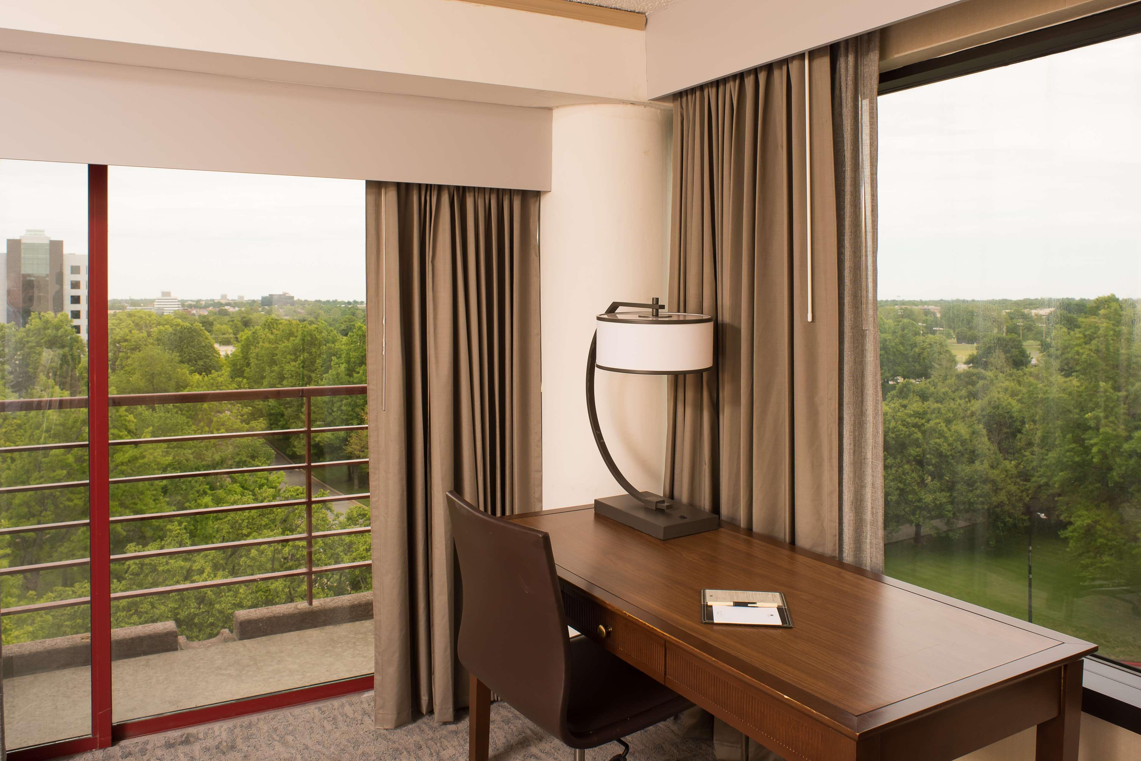 Doubletree By Hilton Tulsa At Warren Place Екстериор снимка