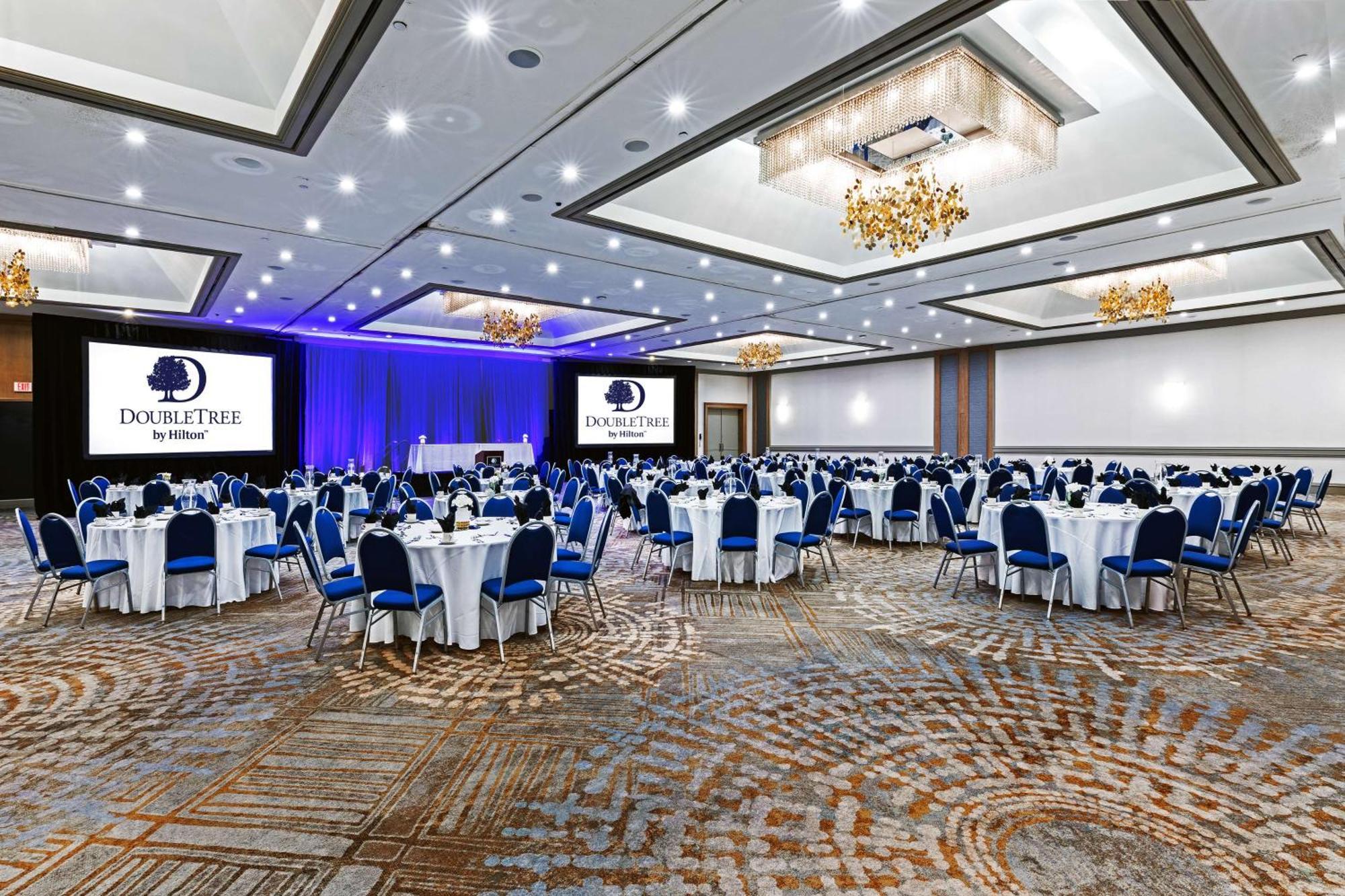 Doubletree By Hilton Tulsa At Warren Place Екстериор снимка