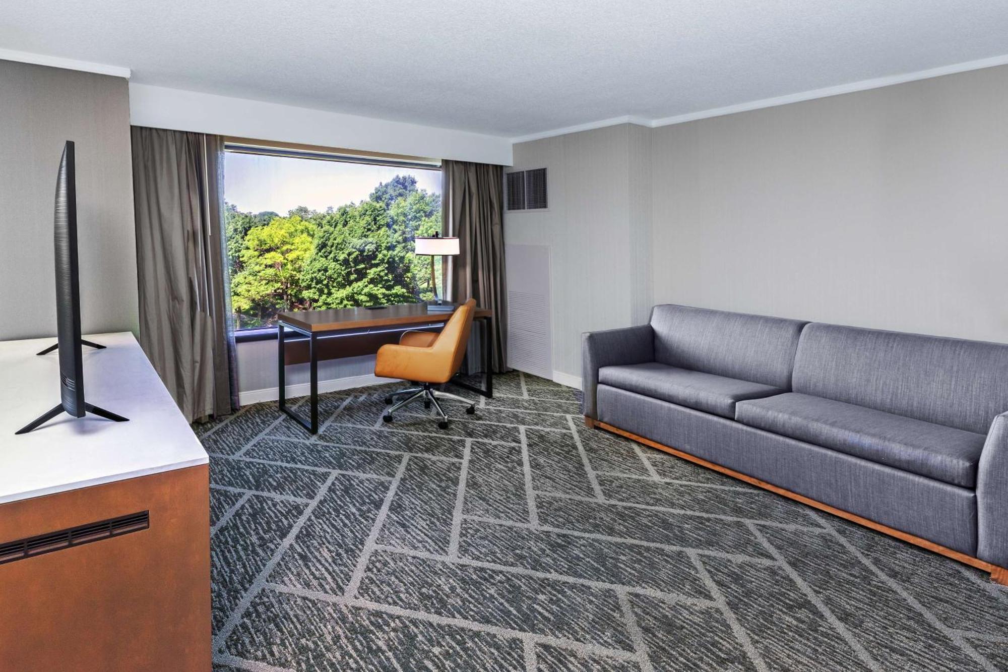Doubletree By Hilton Tulsa At Warren Place Екстериор снимка