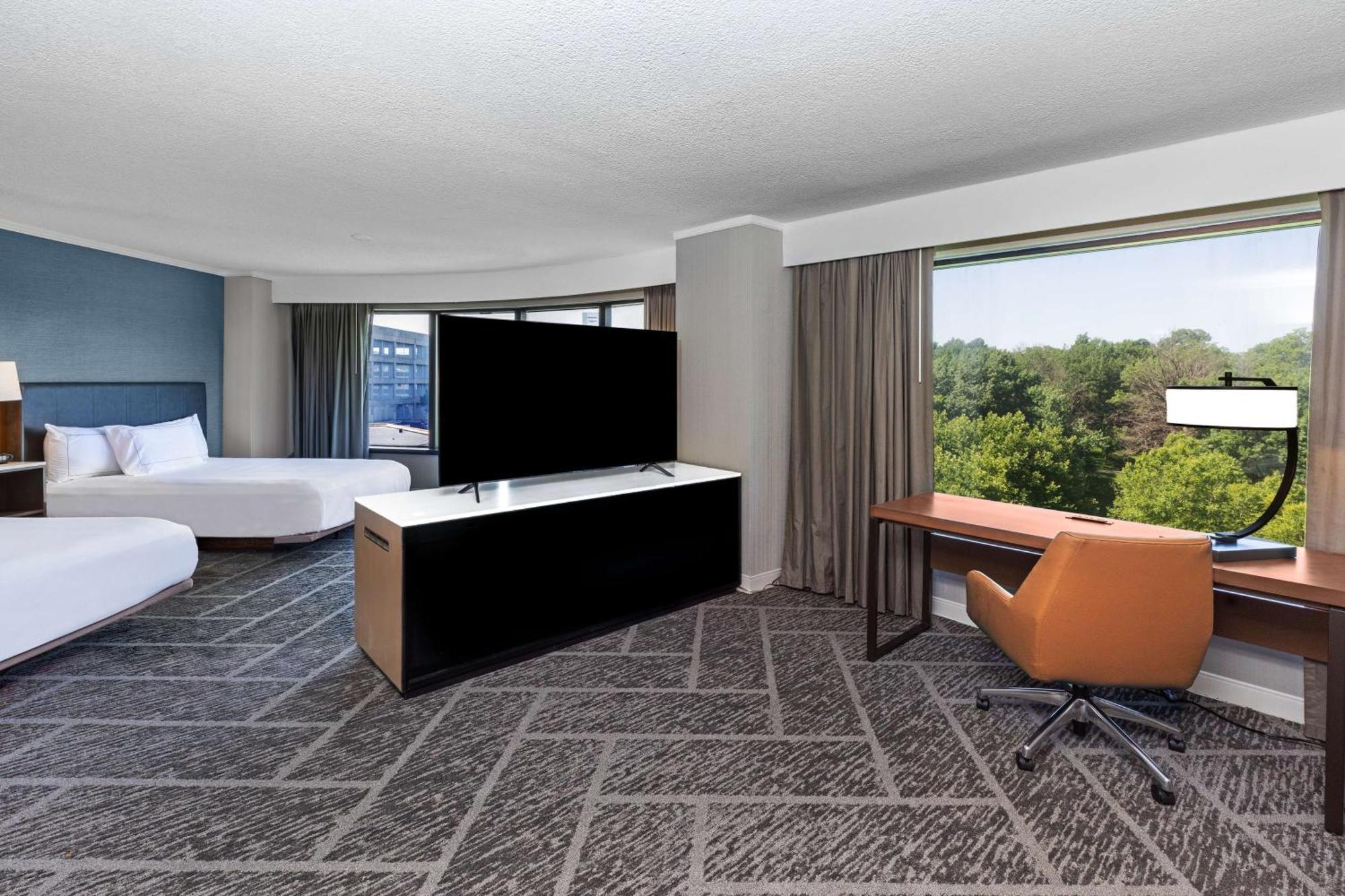 Doubletree By Hilton Tulsa At Warren Place Екстериор снимка