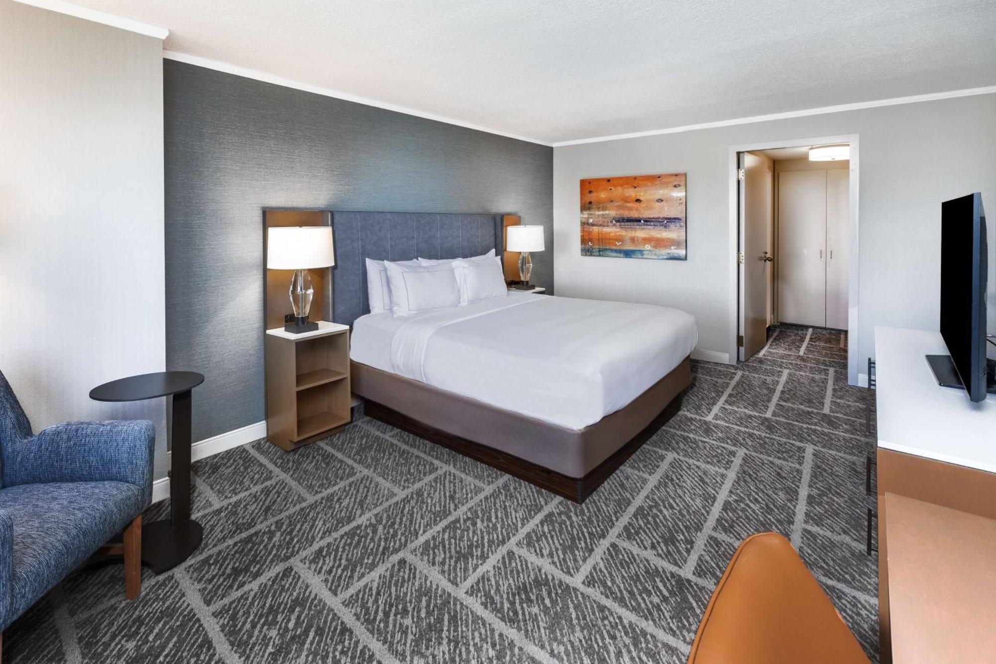 Doubletree By Hilton Tulsa At Warren Place Екстериор снимка