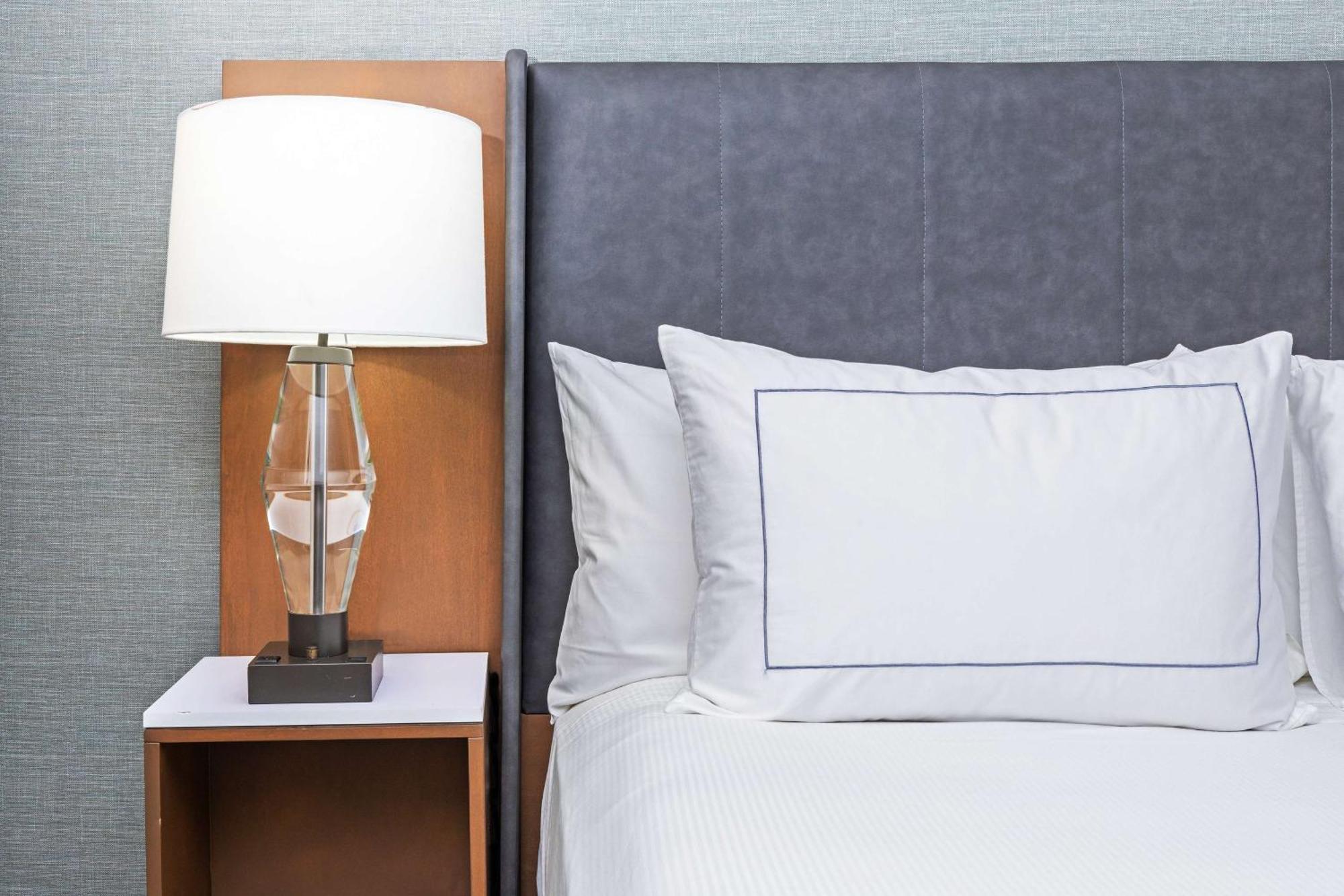 Doubletree By Hilton Tulsa At Warren Place Екстериор снимка