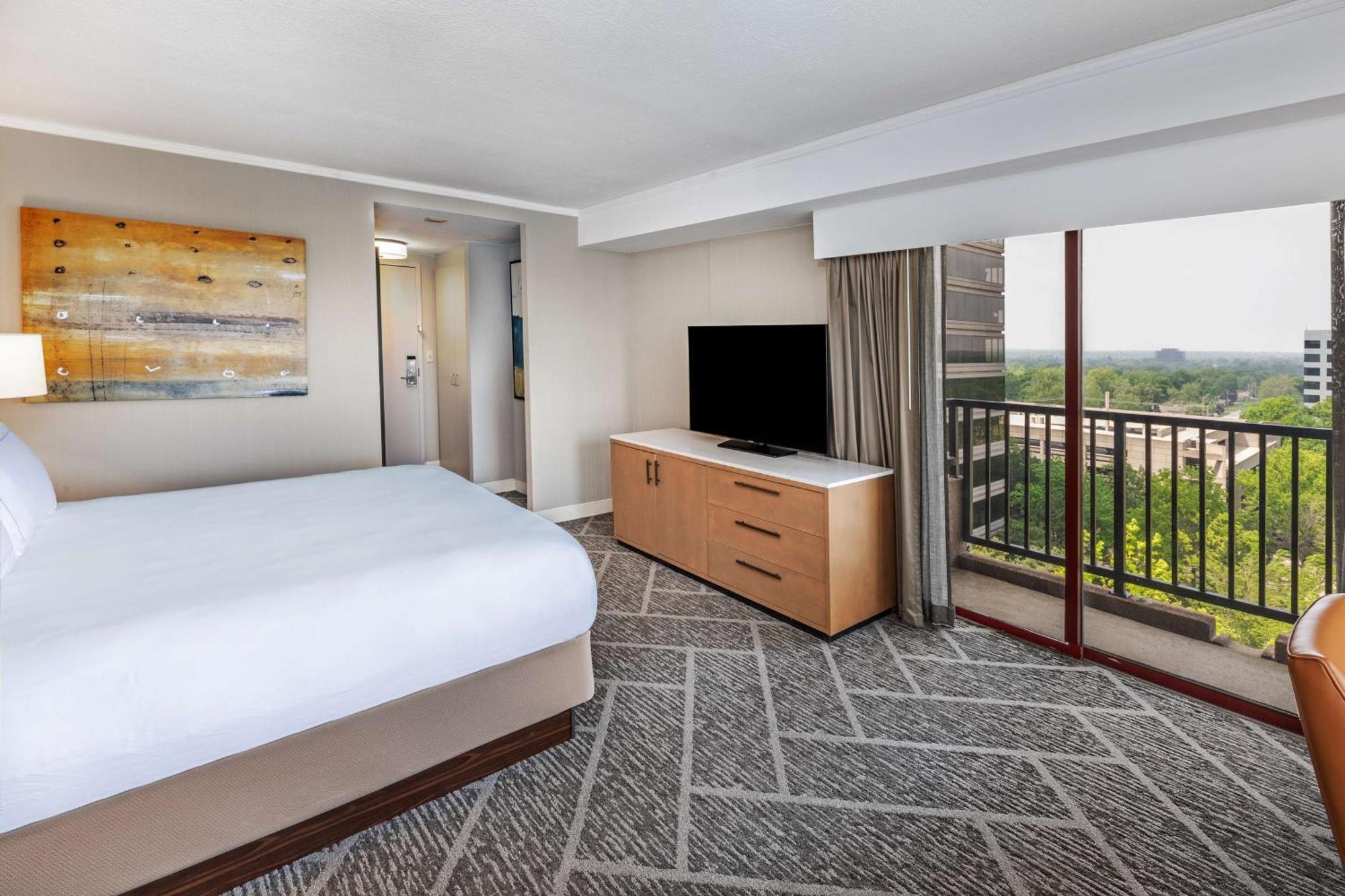 Doubletree By Hilton Tulsa At Warren Place Екстериор снимка