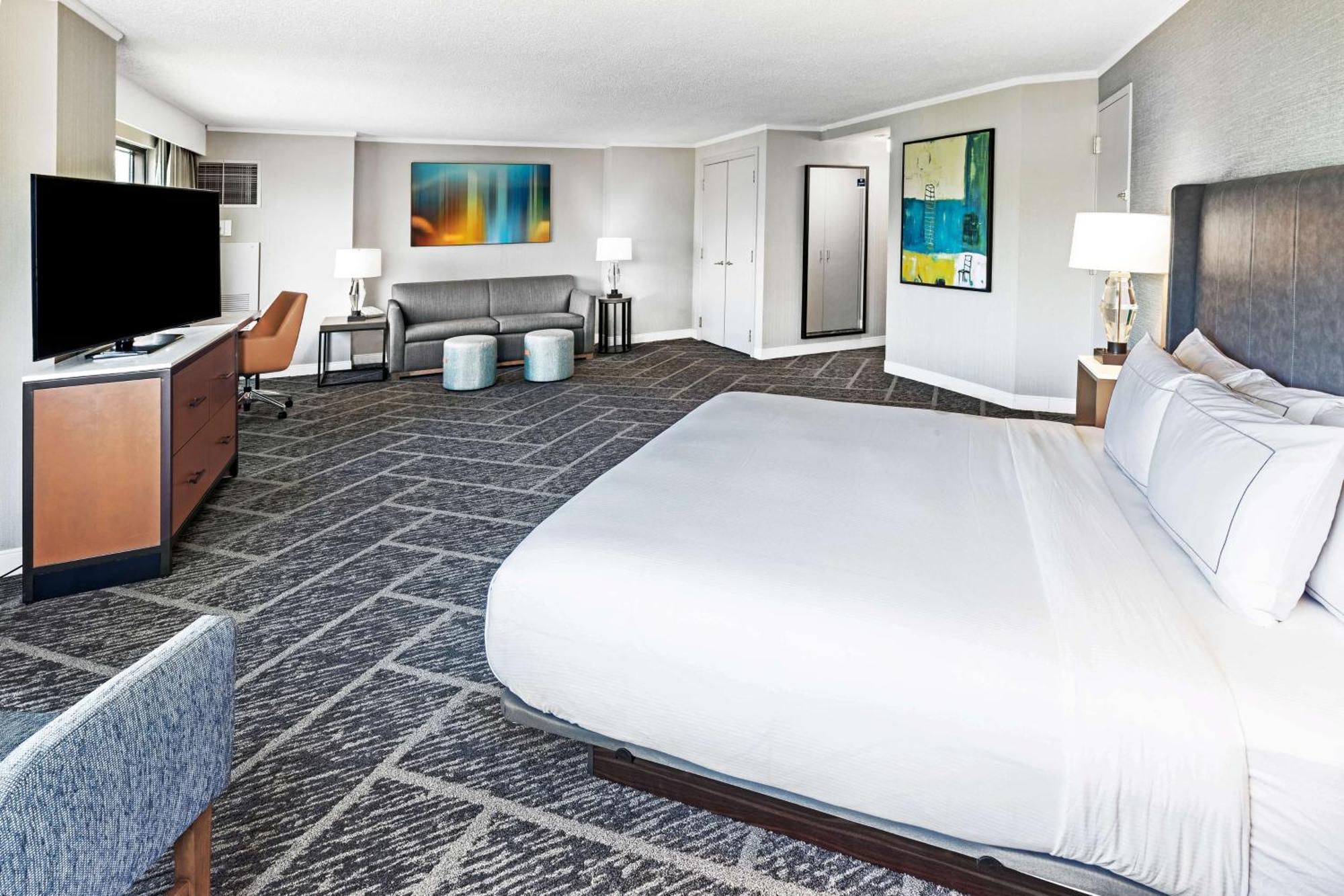Doubletree By Hilton Tulsa At Warren Place Екстериор снимка