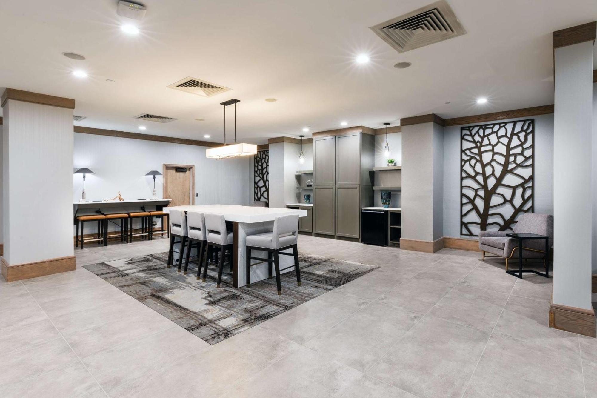 Doubletree By Hilton Tulsa At Warren Place Екстериор снимка