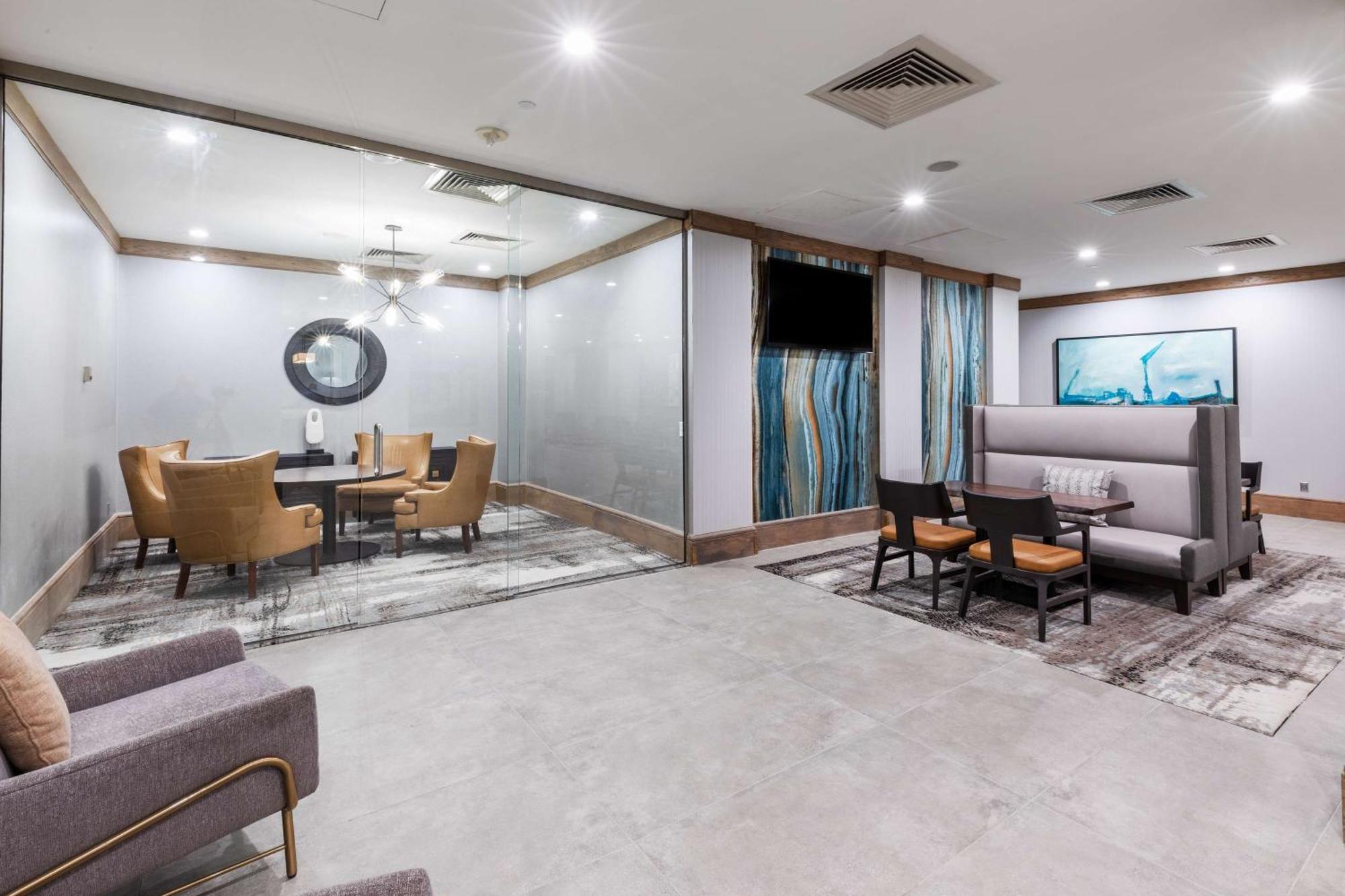 Doubletree By Hilton Tulsa At Warren Place Екстериор снимка