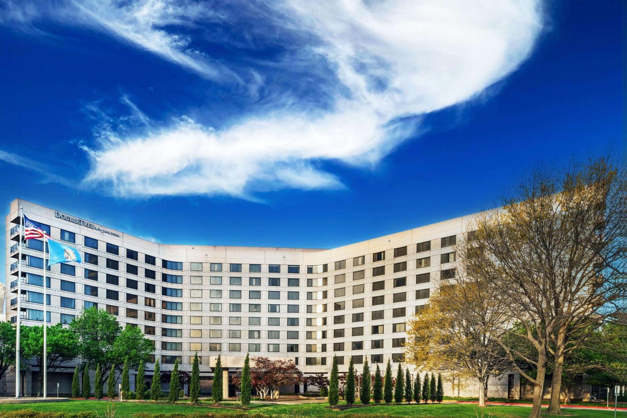 Doubletree By Hilton Tulsa At Warren Place Екстериор снимка