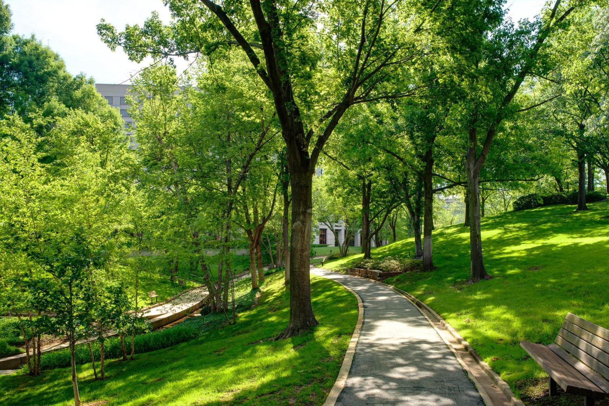 Doubletree By Hilton Tulsa At Warren Place Екстериор снимка